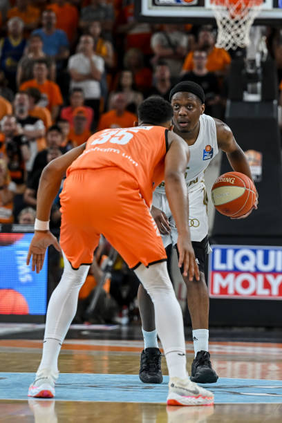 防守布局以 防守布局以