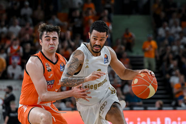 在足球场上 在足球场上