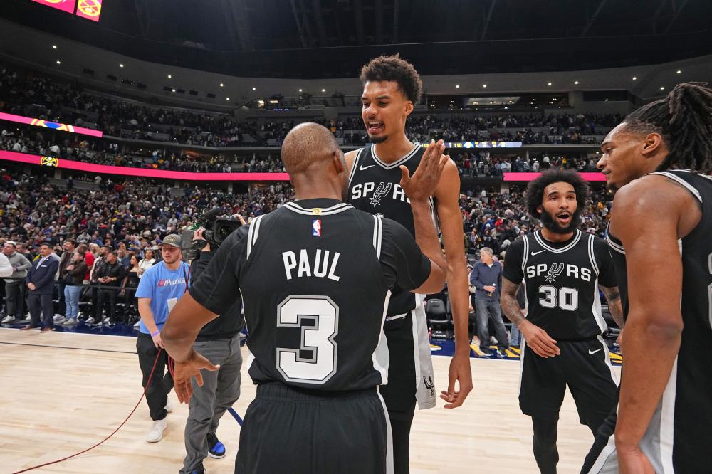 的后卫显得 的后卫显得